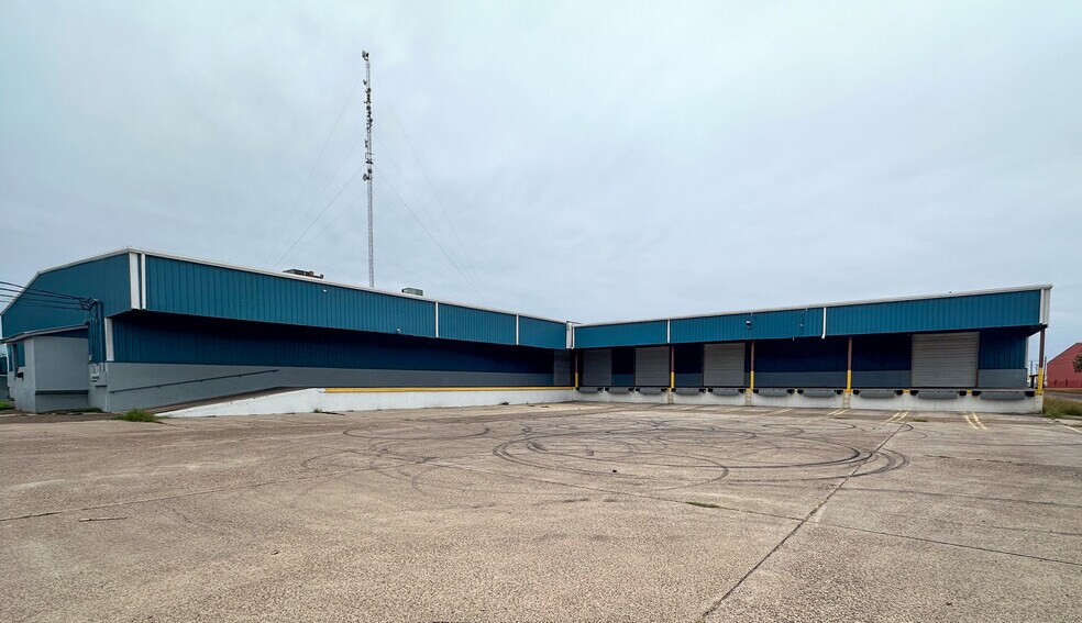 1905 Madison St, Laredo, TX for lease - Building Photo - Image 1 of 4