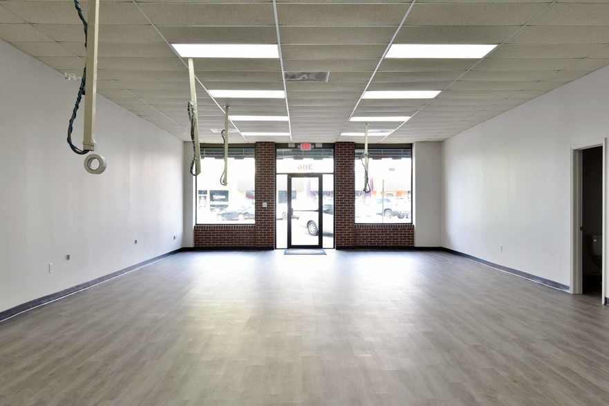 304 W Broad Ave, Albany, GA for lease - Interior Photo - Image 2 of 15