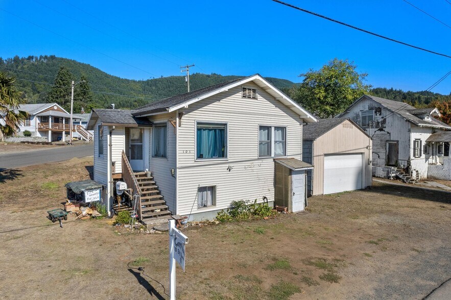 101 Garibaldi Ave, Garibaldi, OR 97118 Office for Sale