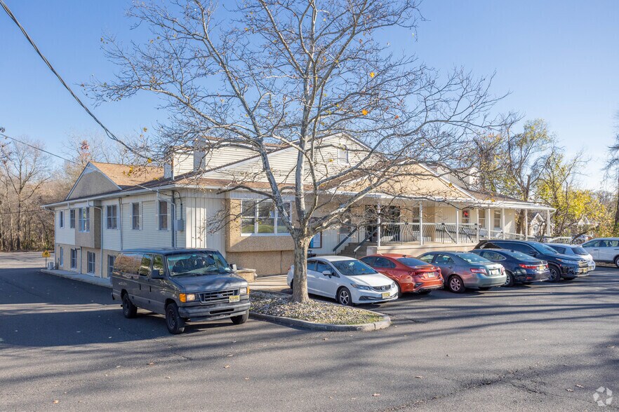 1301 Whitehorse Mercerville Rd, Hamilton, NJ 08619