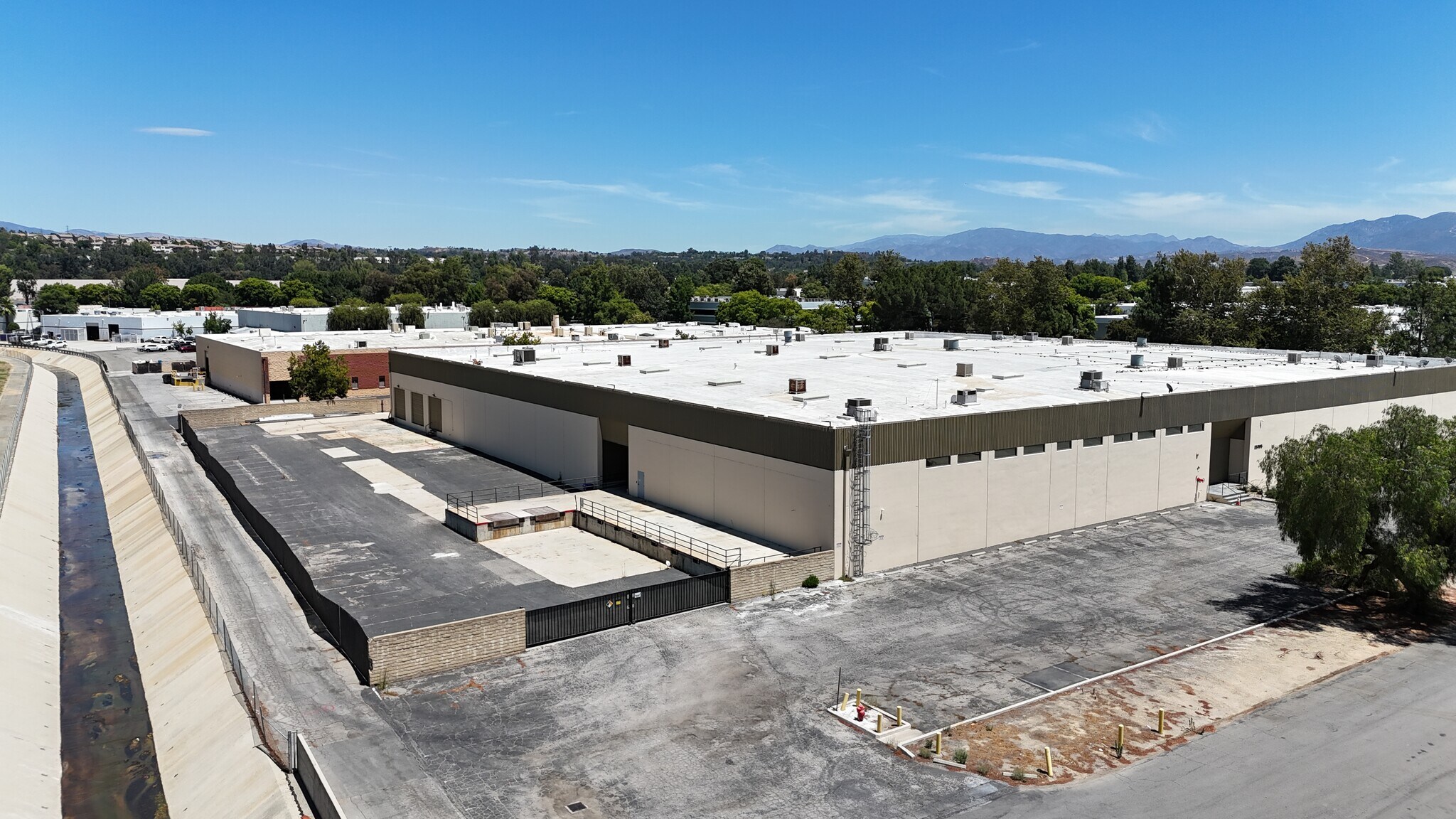 25371-25395 Rye Canyon Rd, Valencia, CA for lease Interior Photo- Image 1 of 6