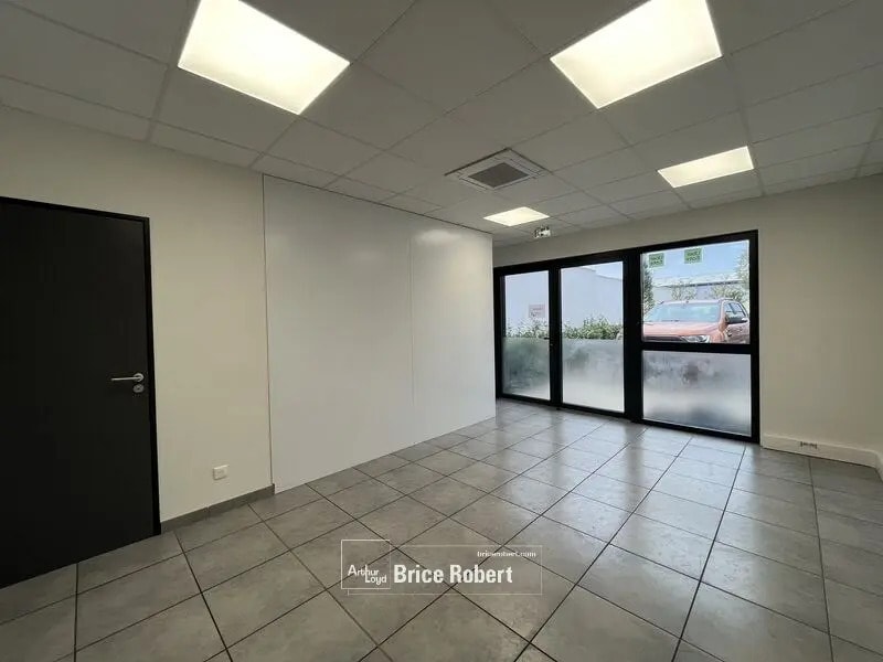 Flex in Vénissieux for lease Interior Photo- Image 1 of 1