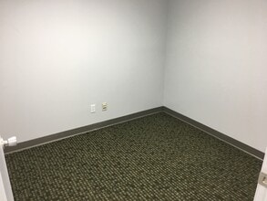 2335 Burton St Se, Grand Rapids, MI for lease Interior Photo- Image 2 of 3