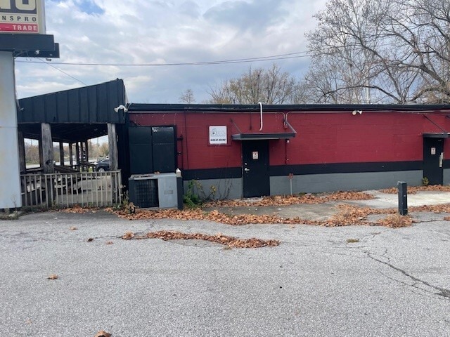 1012 E Hackberry St, Salem, IN for sale - Building Photo - Image 3 of 13