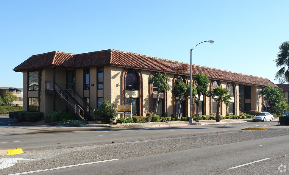 2751 E Chapman Ave, Fullerton, CA for sale - Building Photo - Image 1 of 1