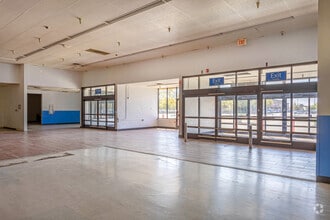3656-3678 W Shaw Ave, Fresno, CA for lease Interior Photo- Image 2 of 13