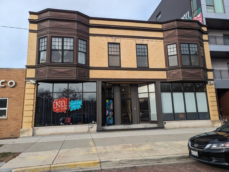 4536 N Ravenswood Ave, Chicago, IL for lease - Primary Photo - Image 1 of 9