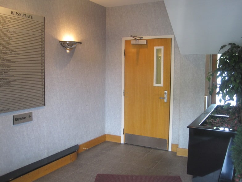 245 Waterman St, Providence, RI for lease - Interior Photo - Image 3 of 8