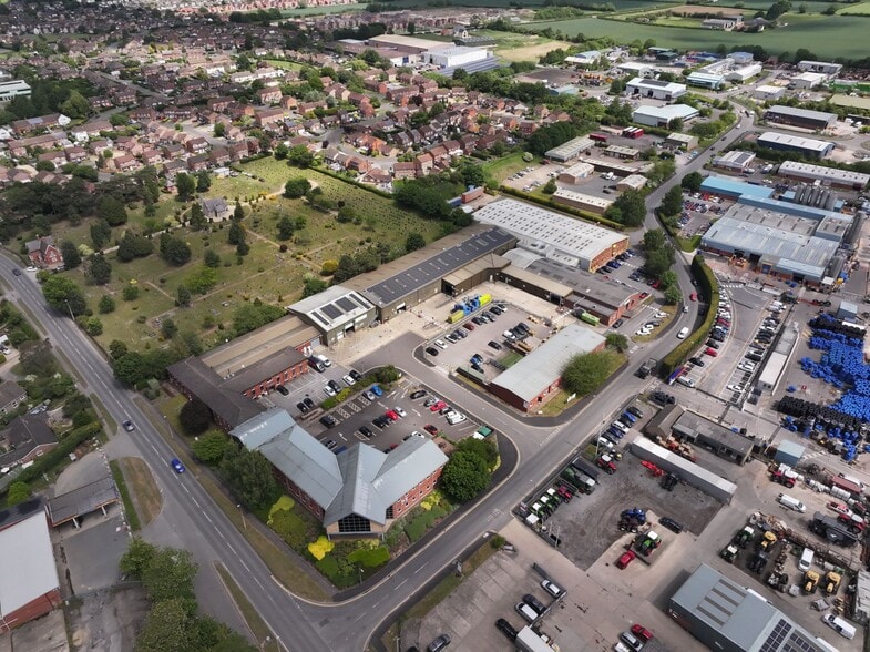 Holmes Way, Boston Road Ind Est portfolio of 2 properties for sale on LoopNet.com - Building Photo - Image 2 of 11