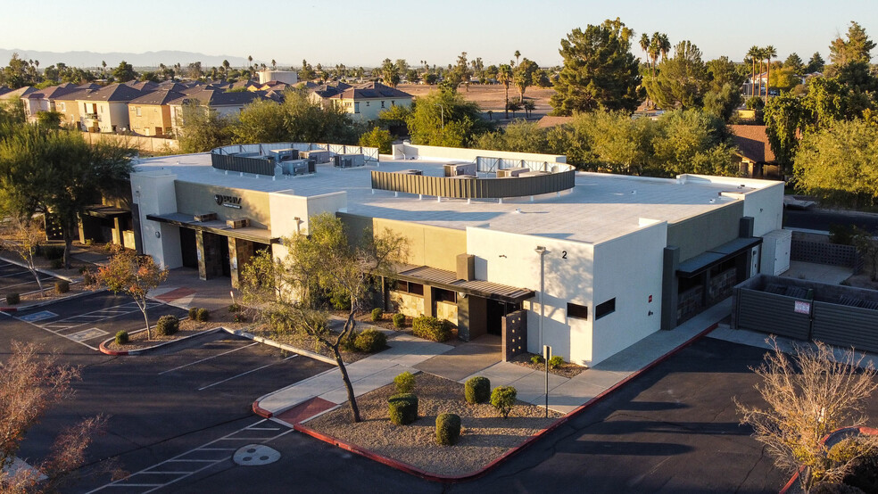 10240 W Indian School Rd, Phoenix, AZ for lease - Building Photo - Image 1 of 15