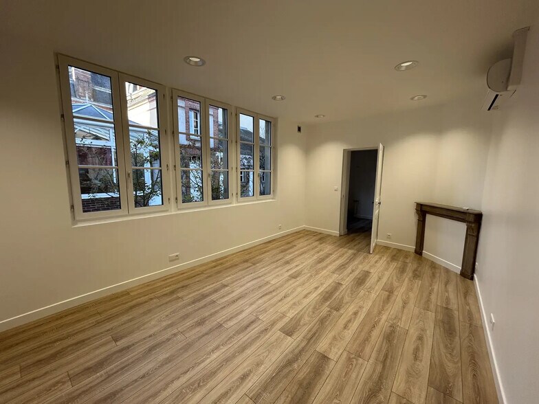 Office in Chartres for lease - Interior Photo - Image 3 of 7