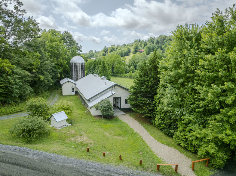 305 Sluder Branch Rd, Leicester, NC for sale - Building Photo - Image 2 of 67