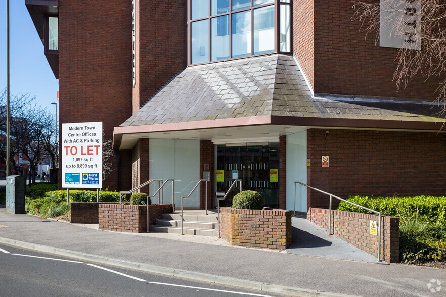 57-65 Station Road, Redhill for lease - Building Photo - Image 3 of 8