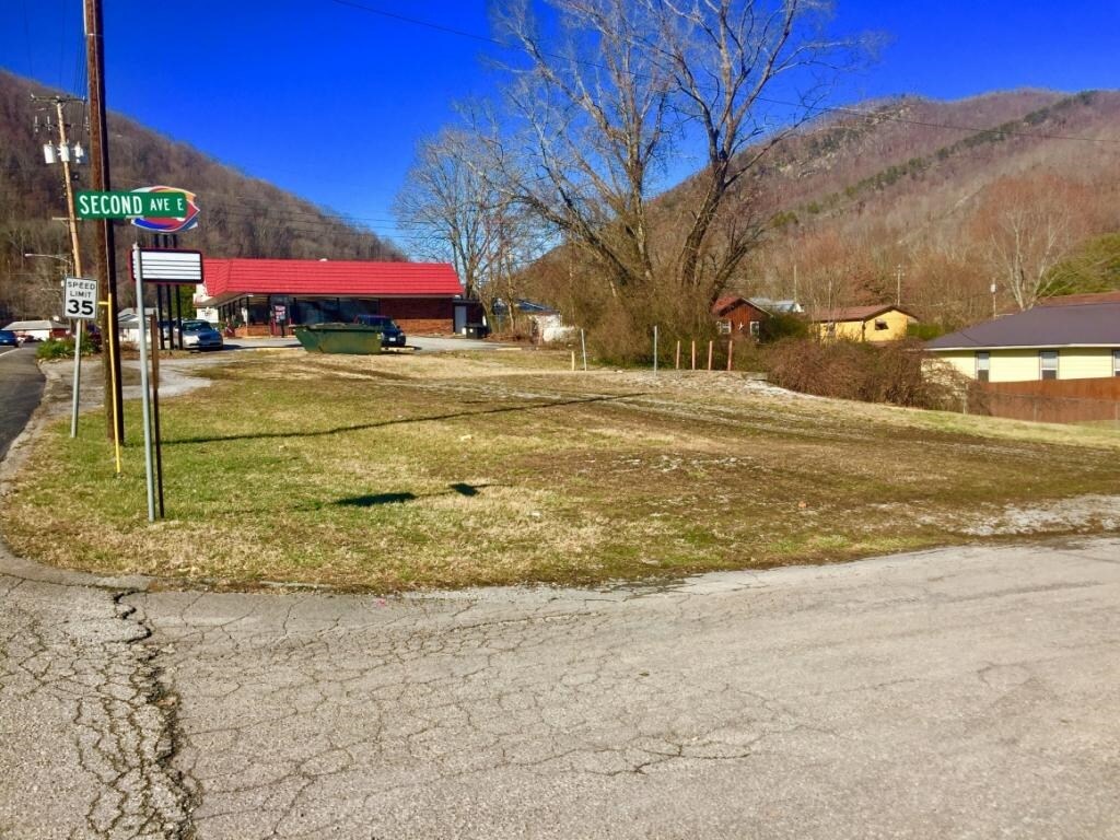 E 5th St N, Big Stone Gap, VA for sale Primary Photo- Image 1 of 1
