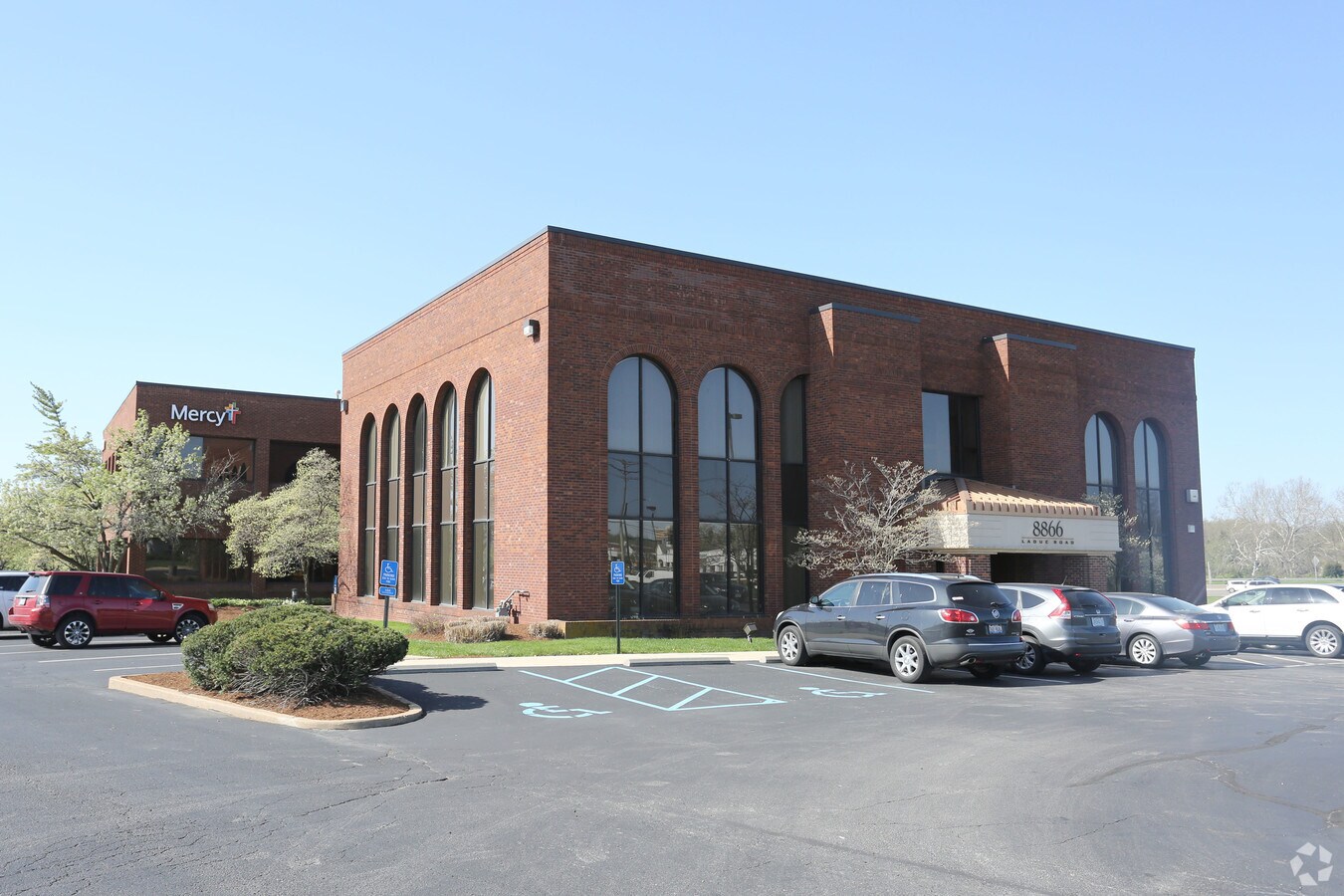 8860 Ladue Rd, St Louis, MO 63124 Property Record