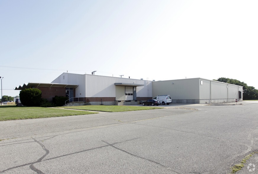 811 S Eisenhower Dr, Goshen, IN for lease - Primary Photo - Image 1 of 3