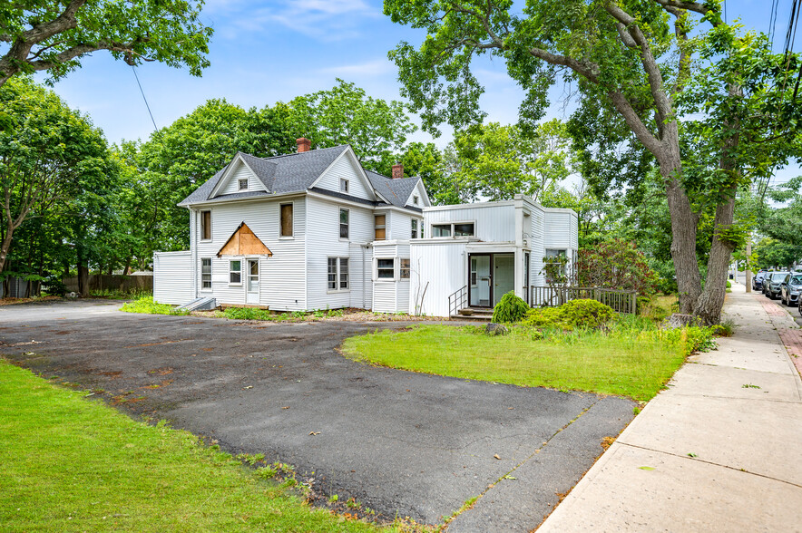 57 Mill Rd, Westhampton Beach, NY for sale - Primary Photo - Image 1 of 1