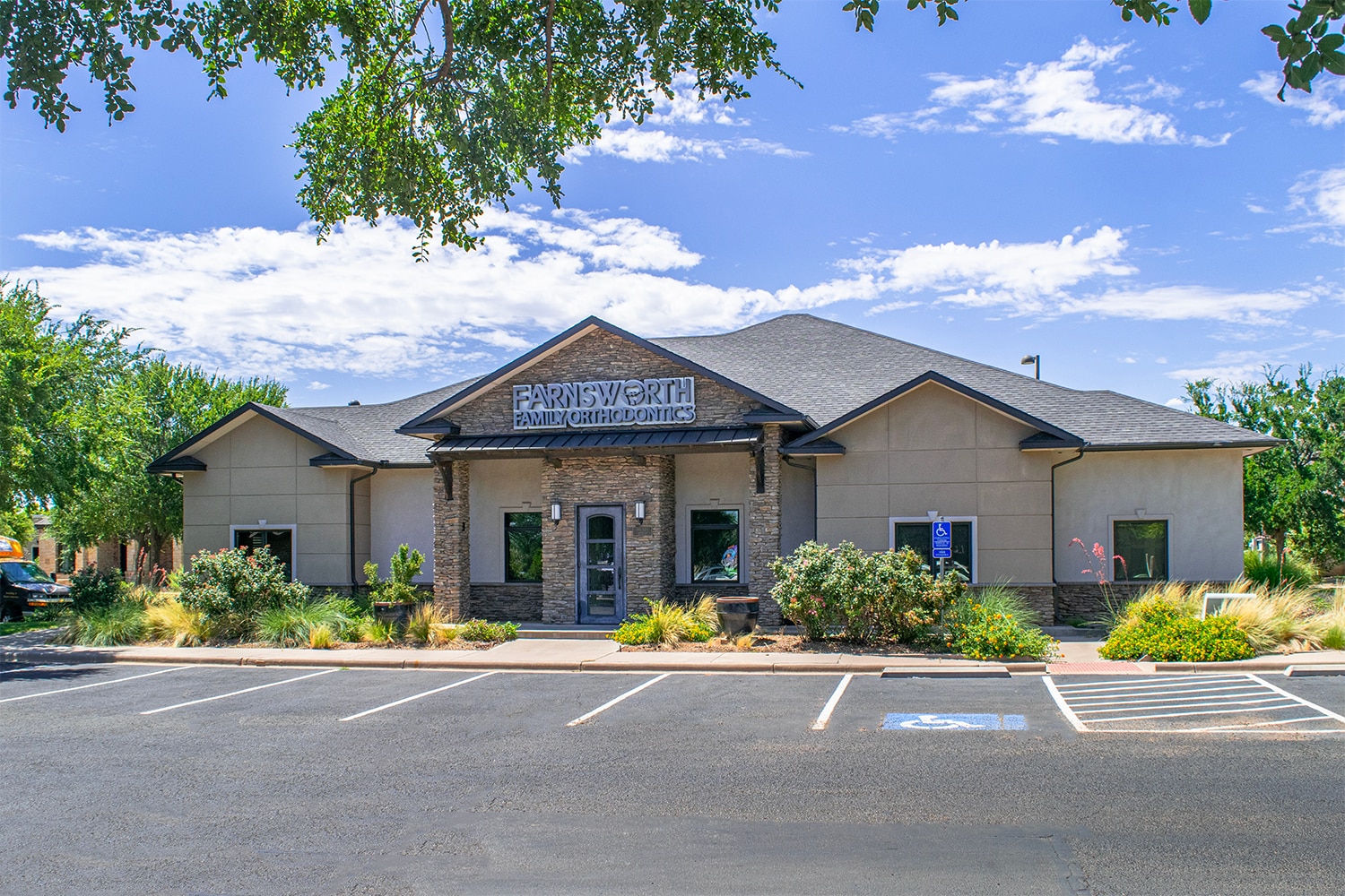 6102 82nd St, Lubbock, TX 79424 5,307sf Garden Office for Sale