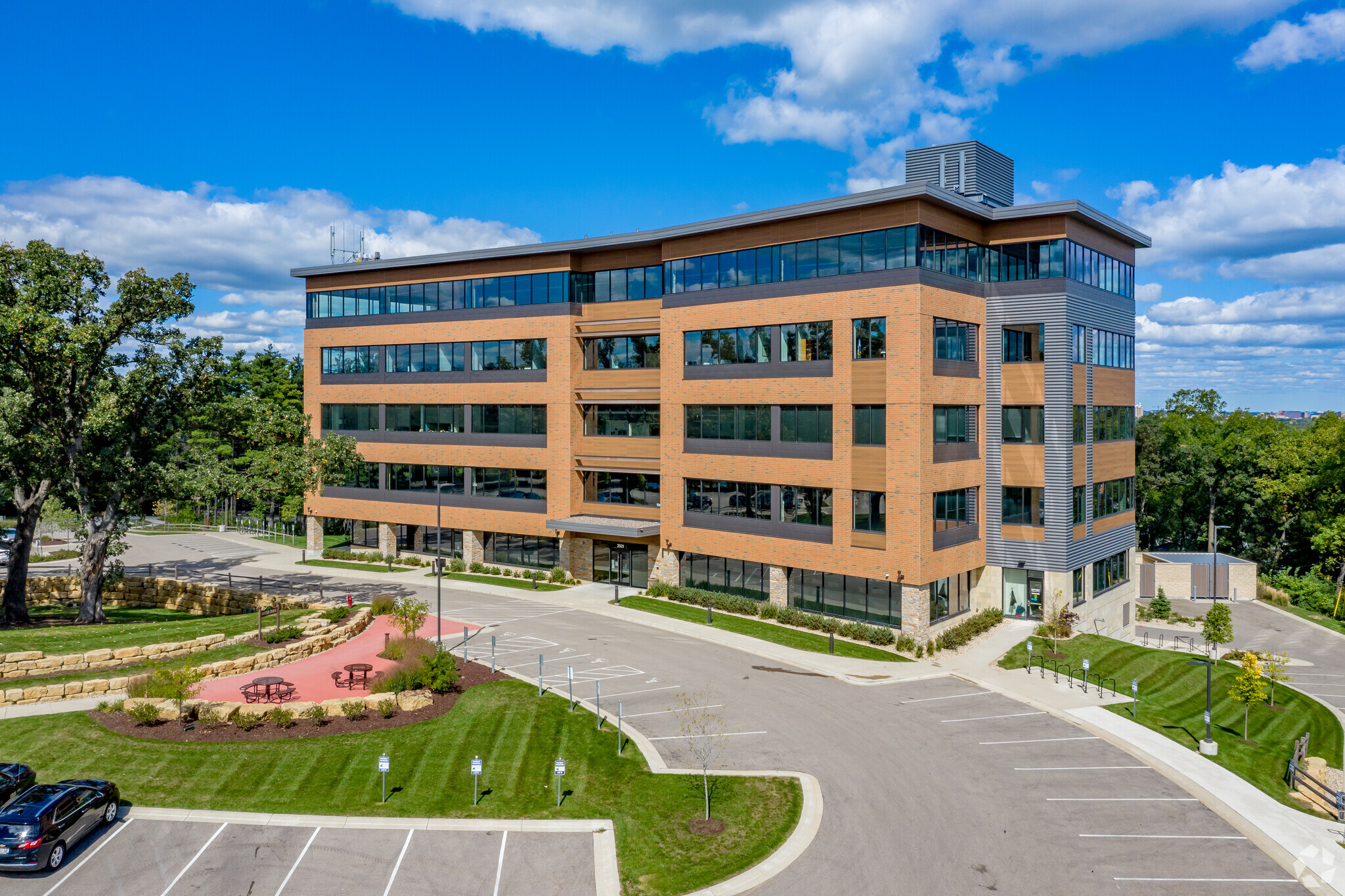 2921 Landmark Pl, Madison, WI for lease Building Photo- Image 1 of 12