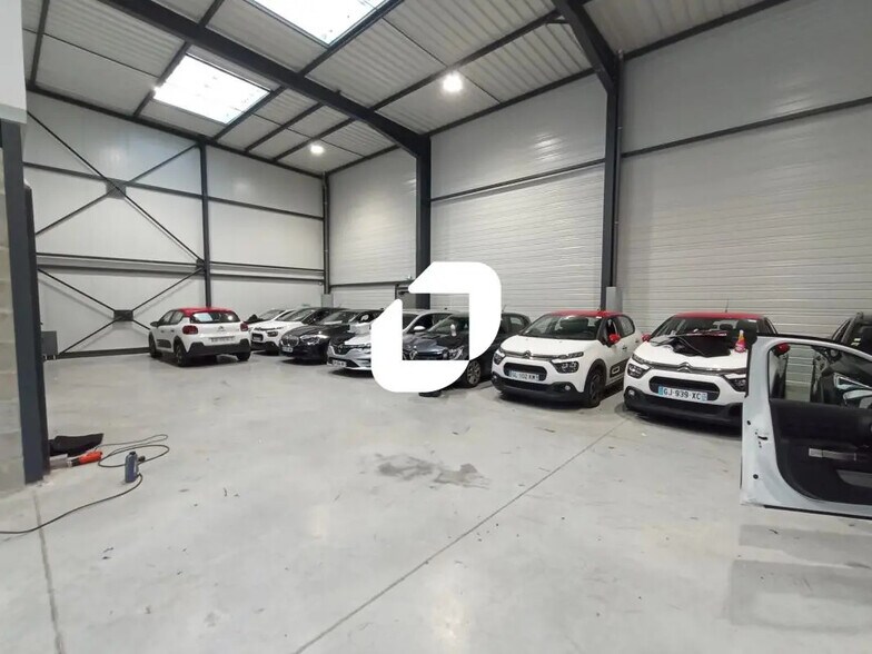 Office in Chassieu for lease - Building Photo - Image 3 of 82