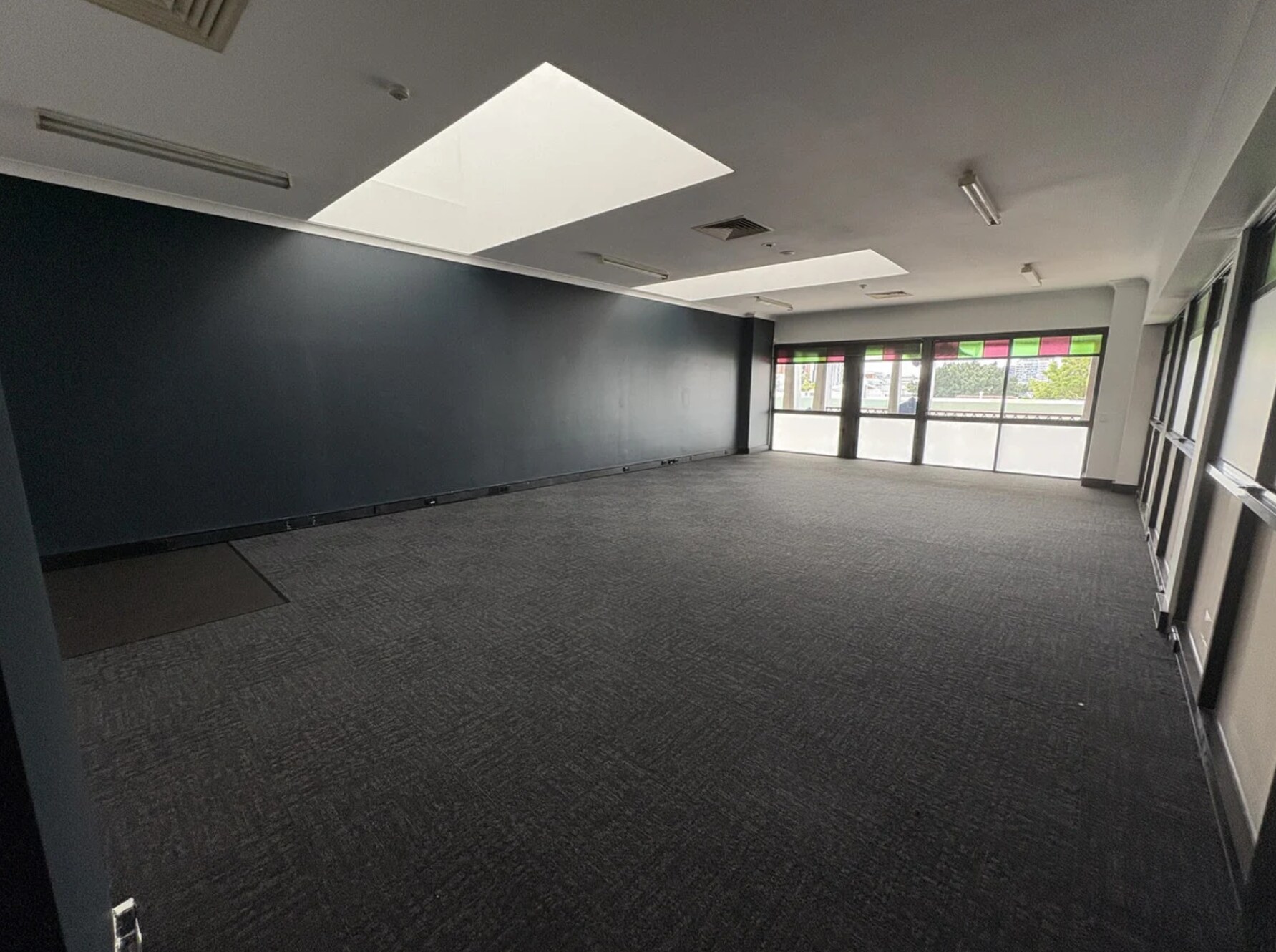 156 Boundary St, WEST END for lease Interior Photo- Image 1 of 3