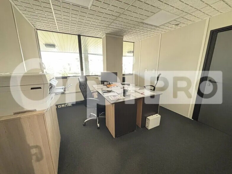 Office in Compiègne for lease - Building Photo - Image 2 of 5
