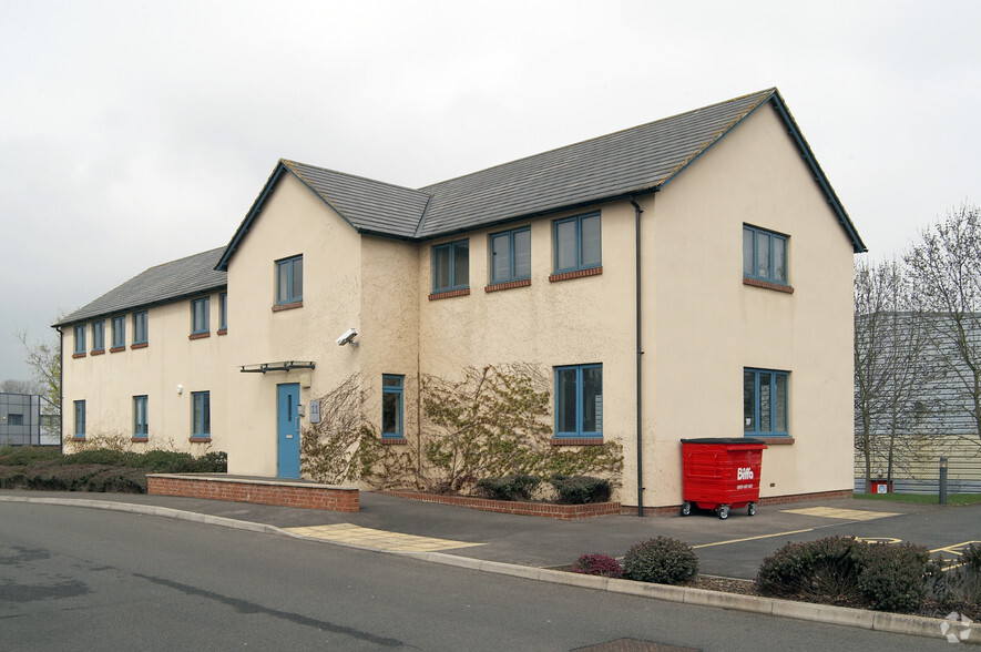 Lancaster Pl, Swindon for sale - Primary Photo - Image 1 of 5