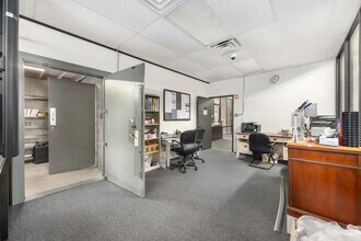 100 Hilbig Rd, Conroe, TX for lease Interior Photo- Image 2 of 6