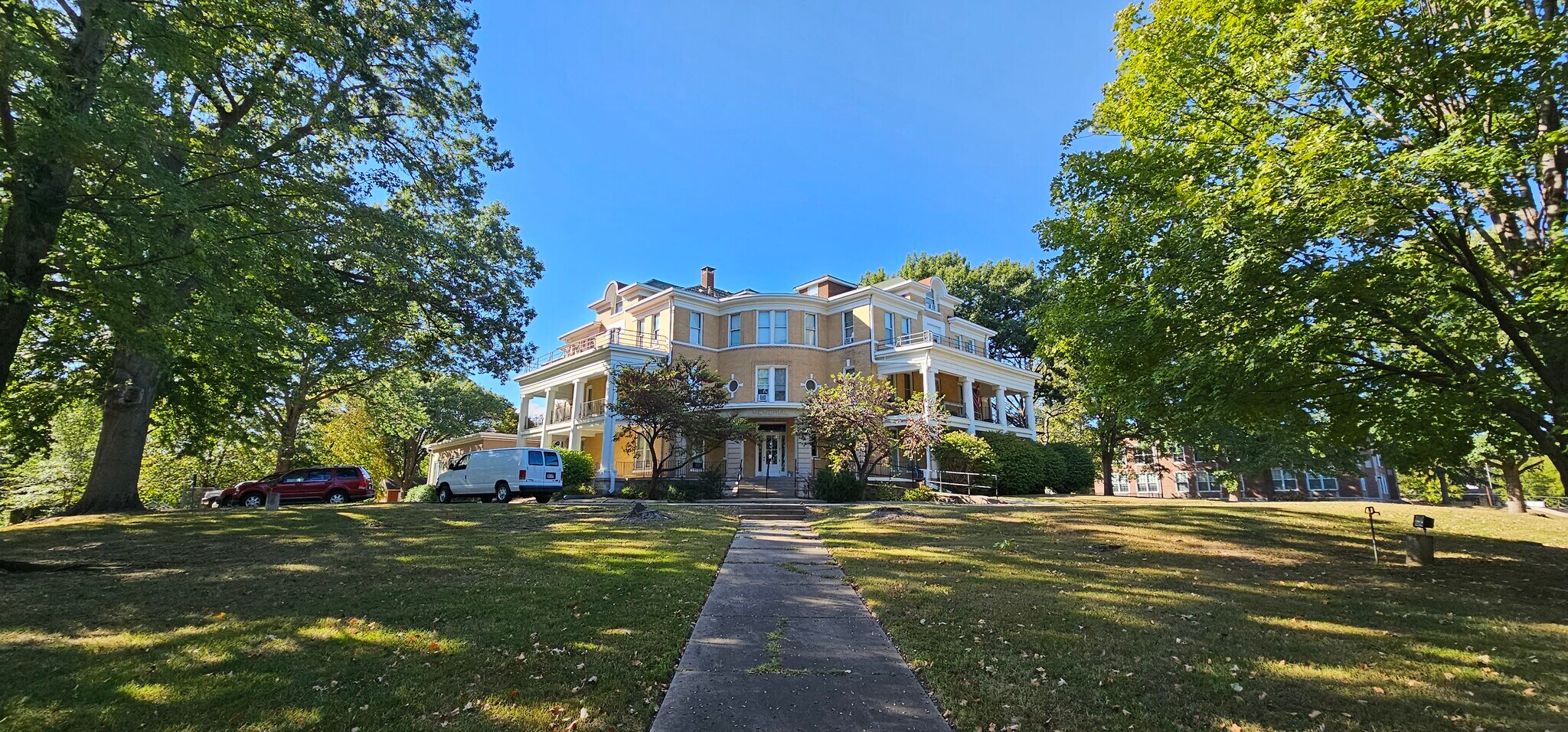 711 N Broadway St, Leavenworth, KS for sale Building Photo- Image 1 of 1