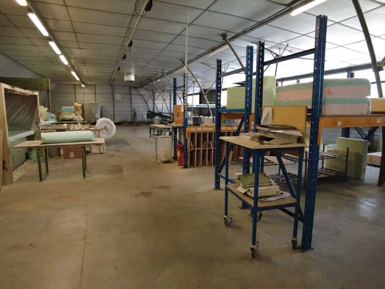 Flex in Béthisy-Saint-Pierre for lease - Interior Photo - Image 3 of 3