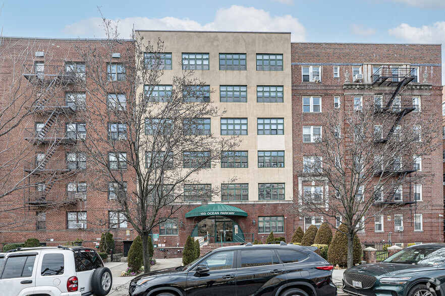 150 Ocean Pkwy, Brooklyn, NY for sale - Primary Photo - Image 1 of 5