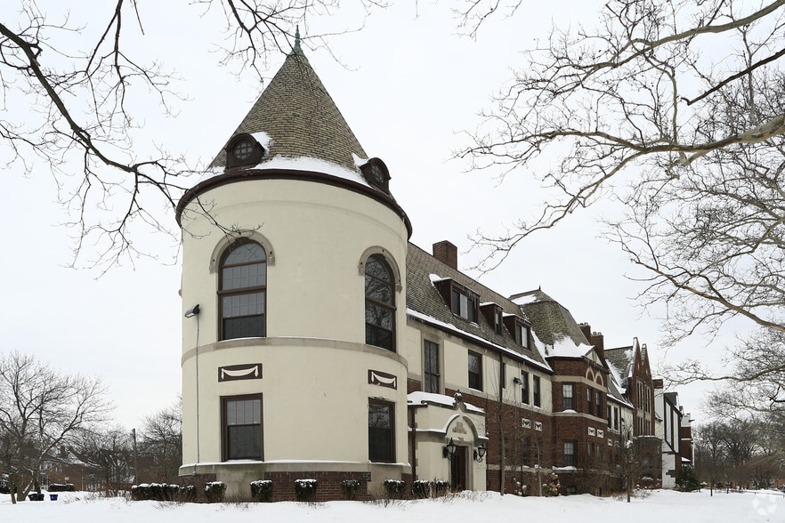 2825 S Moreland Blvd, Cleveland, OH for sale - Building Photo - Image 2 of 10