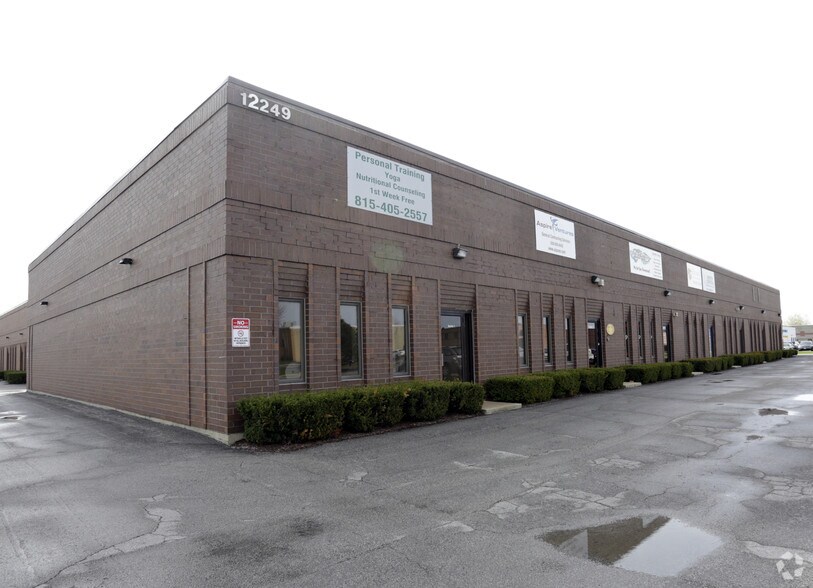 12249 Rhea Dr, Plainfield, IL for sale - Primary Photo - Image 1 of 1