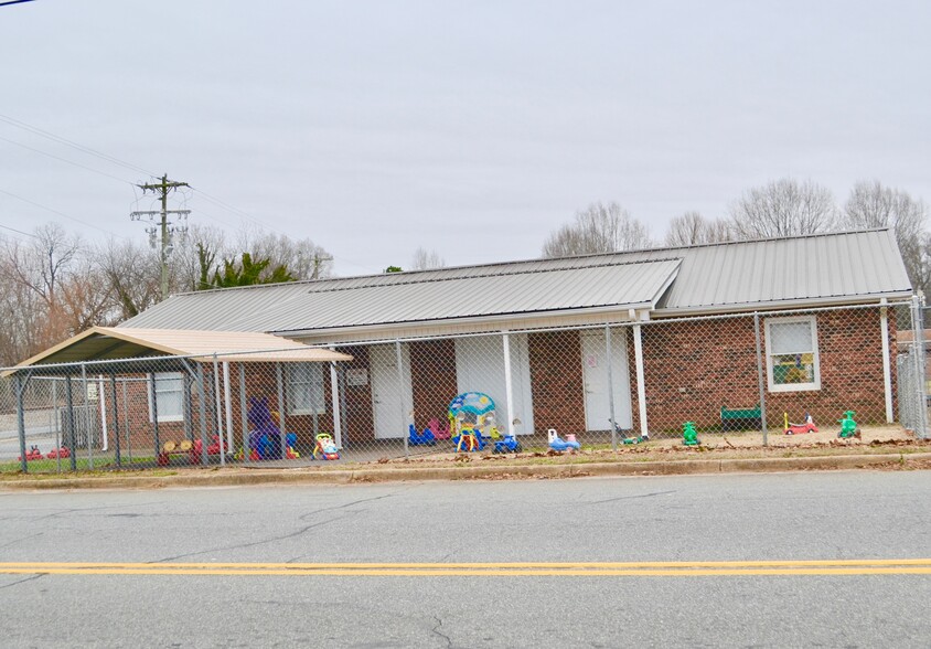 143 Henrietta St, Ellenboro, NC for sale - Building Photo - Image 1 of 7