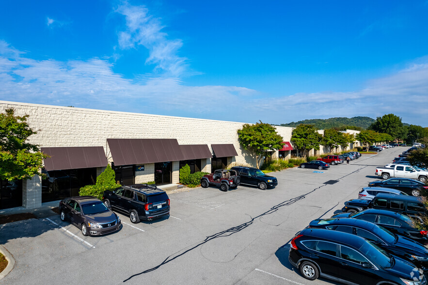 7108 Crossroads Blvd, Brentwood, TN for lease - Building Photo - Image 3 of 7