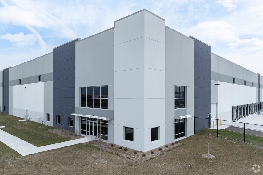 9130 W 55th St, McCook, IL for lease - Building Photo - Image 2 of 8