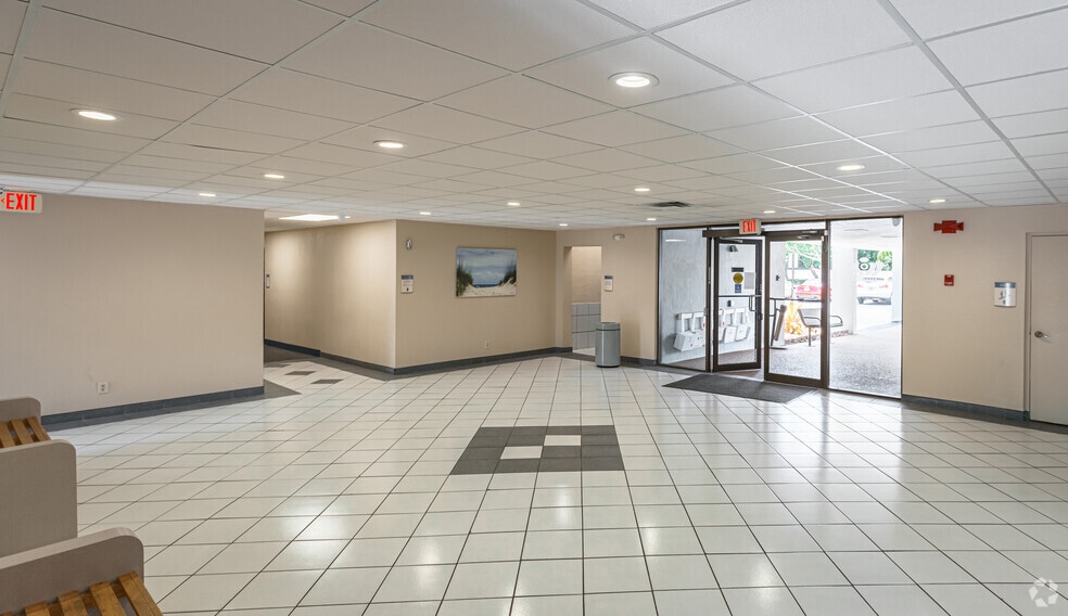 8333 W McNab Rd, Tamarac, FL for lease - Lobby - Image 2 of 54