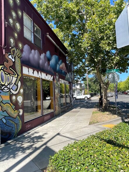 3200 Broadway portfolio of 3 properties for sale on LoopNet.com - Building Photo - Image 3 of 12