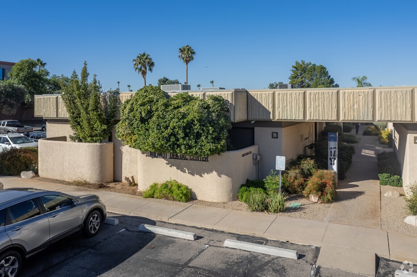 801 N Wilmot Rd, Tucson, AZ 85711