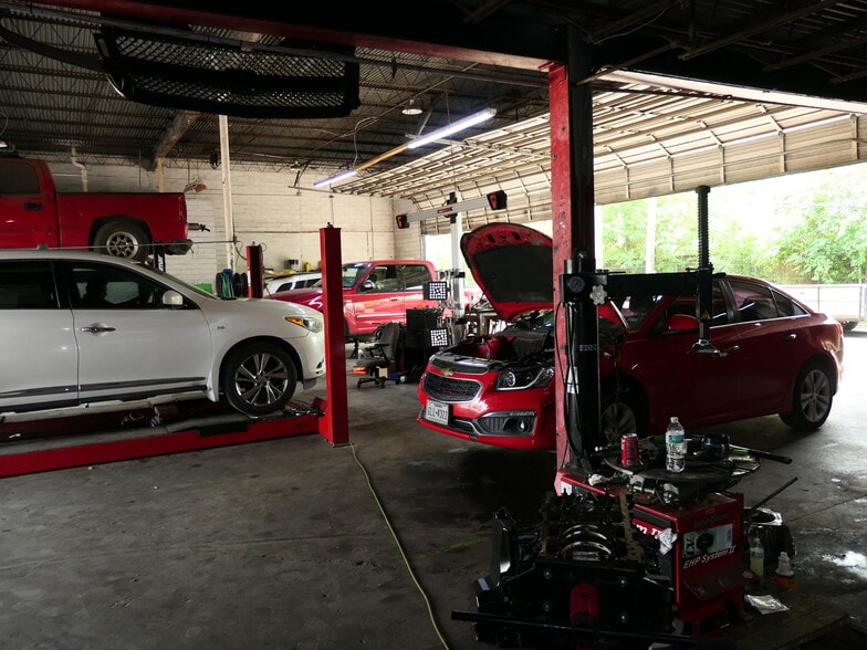 401 W Southmore Ave, Pasadena, TX for sale - Building Photo - Image 2 of 8