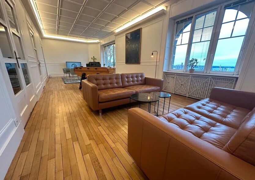 Office in Brest for lease - Building Photo - Image 3 of 6