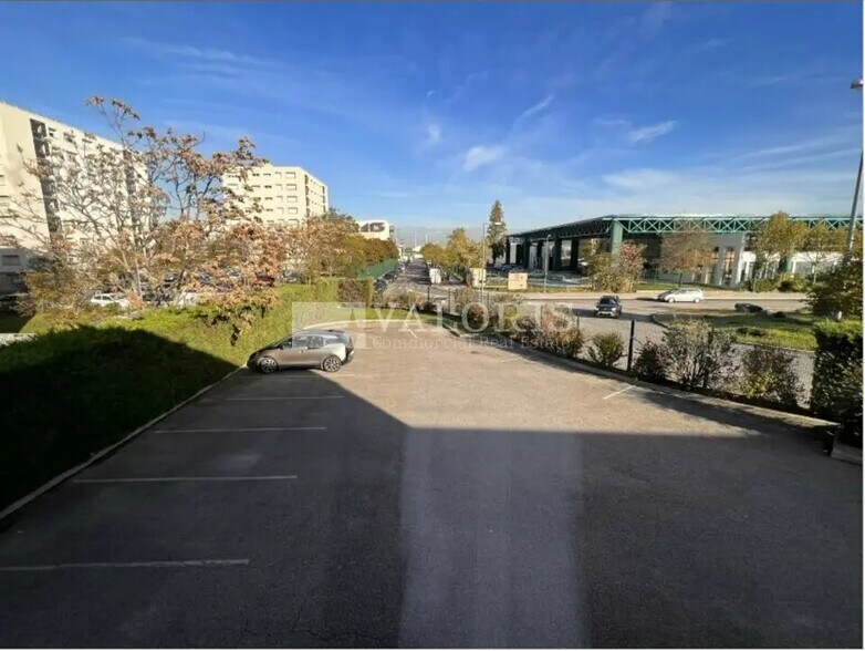 Flex in Vénissieux for lease - Building Photo - Image 2 of 57