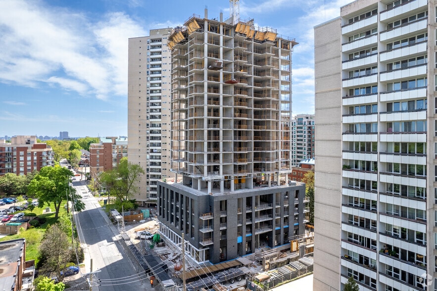 235 Balliol St, Toronto, ON for lease - Building Photo - Image 3 of 4