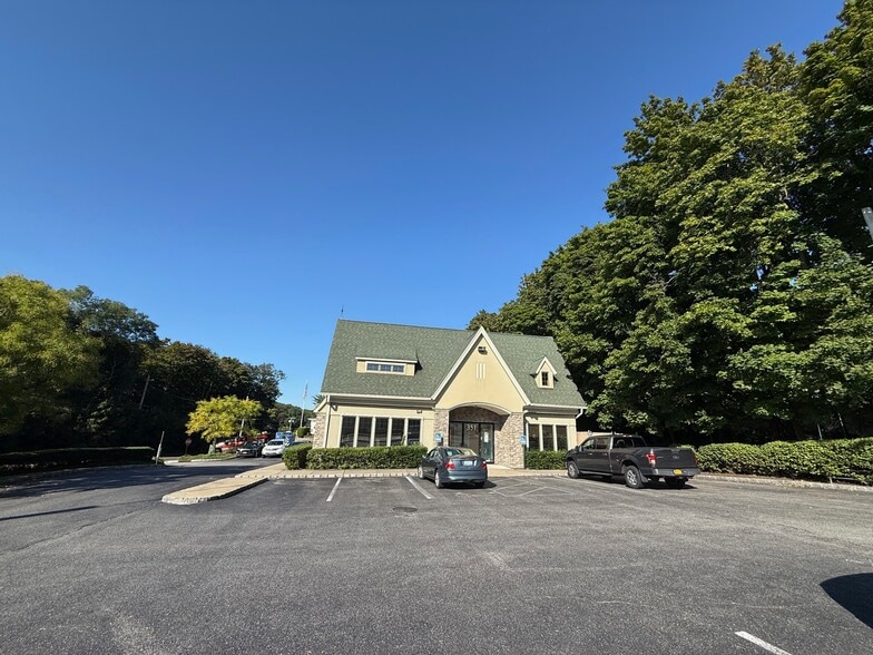 351 Fort Salonga Rd, Northport, NY for sale - Building Photo - Image 2 of 10