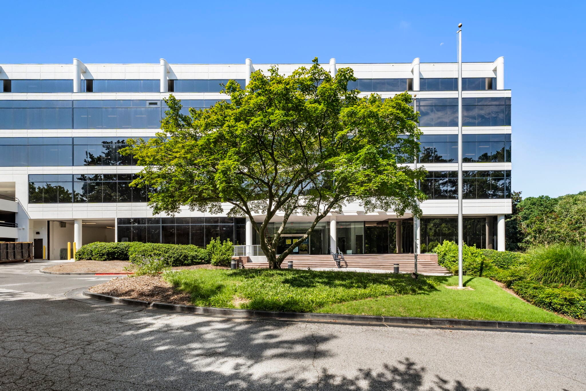 2233 SE Lake Park Dr, Smyrna, GA for lease Building Photo- Image 1 of 2