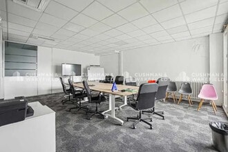 Office in Paris for lease Interior Photo- Image 2 of 3