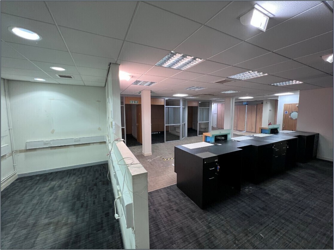 83-85 Main St, Thornliebank for lease Interior Photo- Image 1 of 4
