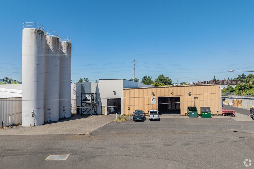 2425-2505 SE Moores St, Milwaukie, OR for sale - Building Photo - Image 3 of 6