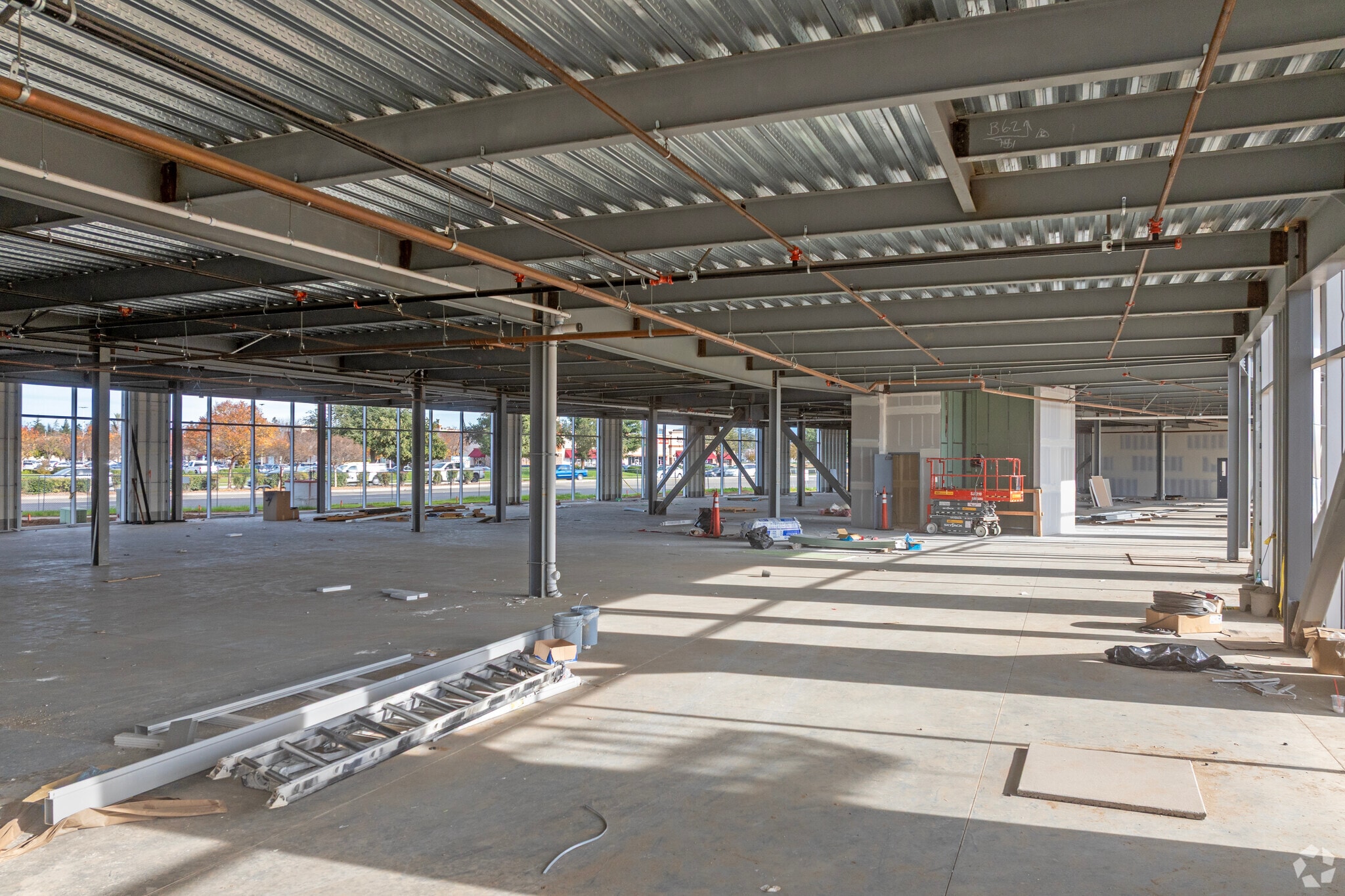 700 W Herndon Ave, Clovis, CA for lease Interior Photo- Image 1 of 3