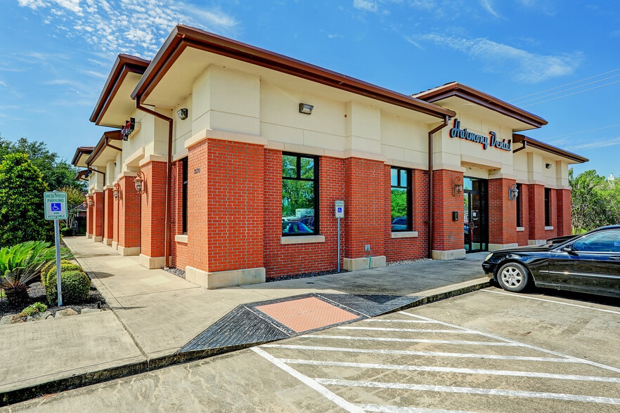 3530 Sunset Meadows Dr, Pearland, TX for sale - Building Photo - Image 3 of 31